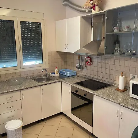 By The Sea Apartment *