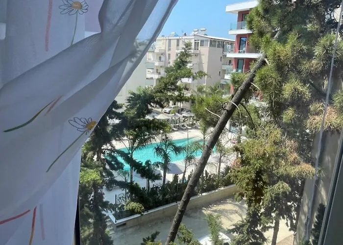 By The Sea غوليم